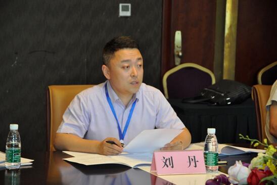 8大连职业技术公司旅游与酒店管理公司副经理刘丹副教授主持高职组研讨.jpg